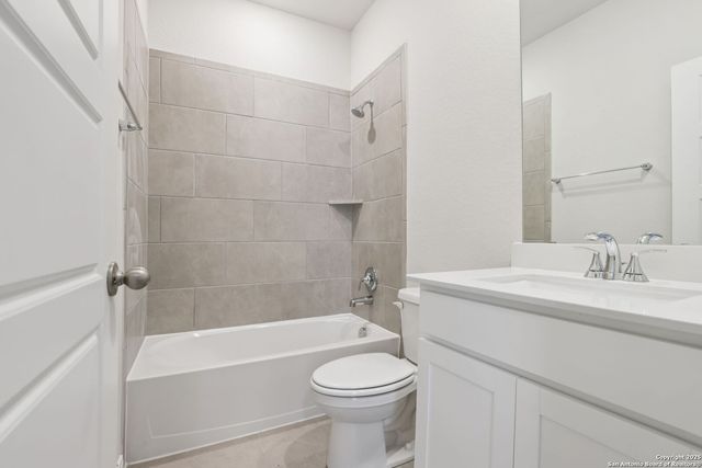 205 Bark Hollow Avenue, Cibolo, TX 78108