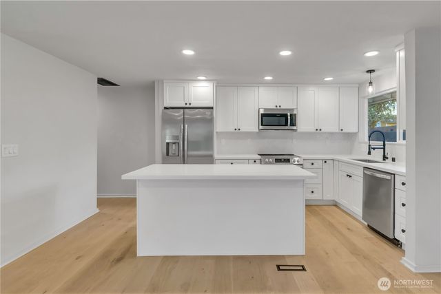 1122 E Filbert Street, Kent, WA 98030