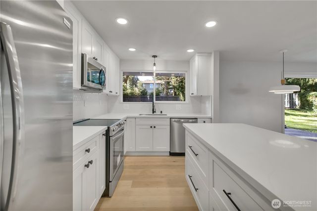 1122 E Filbert Street, Kent, WA 98030