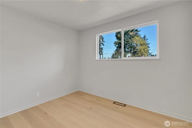 1122 E Filbert Street, Kent, WA 98030