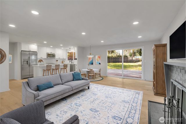 1122 E Filbert Street, Kent, WA 98030