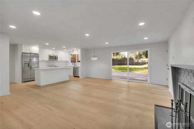 1122 E Filbert Street, Kent, WA 98030