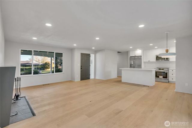 1122 E Filbert Street, Kent, WA 98030