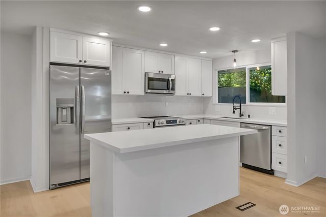 1122 E Filbert Street, Kent, WA 98030