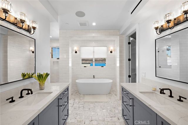 330 Onyx Avenue, Newport Beach, CA 92662