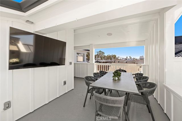 330 Onyx Avenue, Newport Beach, CA 92662