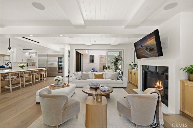 330 Onyx Avenue, Newport Beach, CA 92662