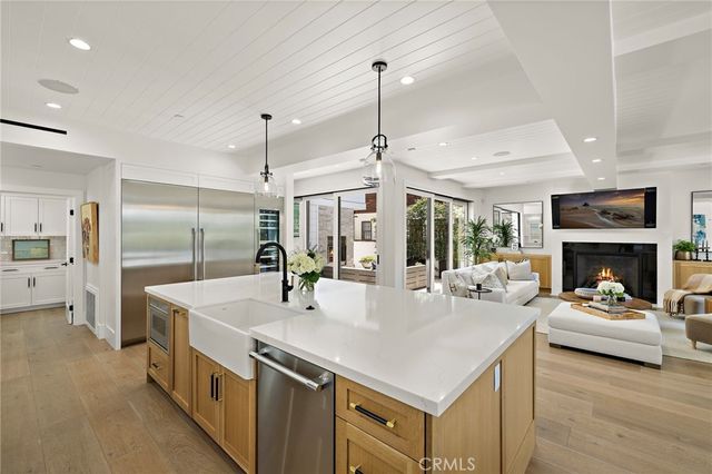 330 Onyx Avenue, Newport Beach, CA 92662