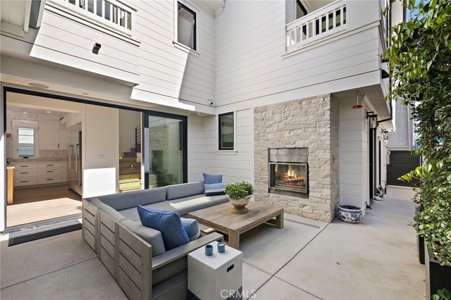 330 Onyx Avenue, Newport Beach, CA 92662