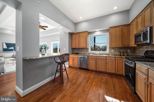 8101 SHORE RD, Baltimore, MD 21222