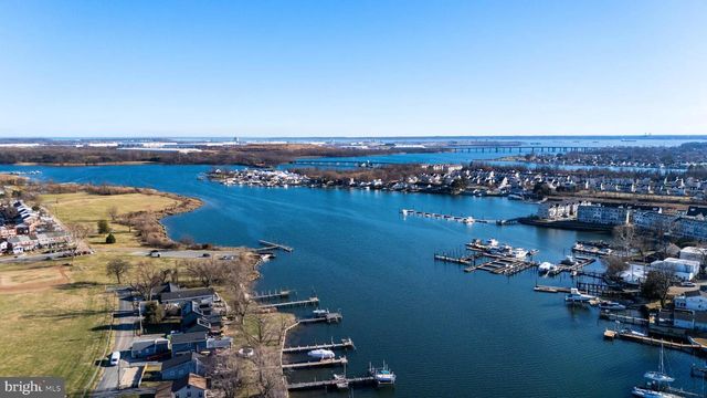 8101 SHORE RD, Baltimore, MD 21222