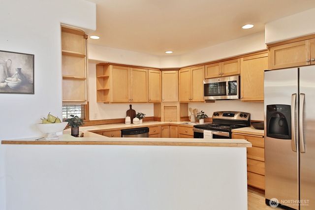 4996 Lilac Drive, Freeland, WA 98249