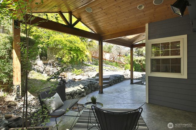 4996 Lilac Drive, Freeland, WA 98249