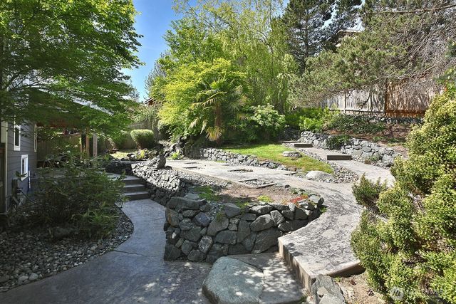 4996 Lilac Drive, Freeland, WA 98249