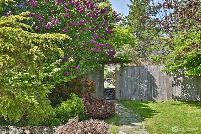 4996 Lilac Drive, Freeland, WA 98249
