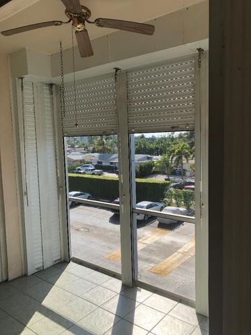 3040 NE 16TH Avenue 303, Oakland Park, FL 33334