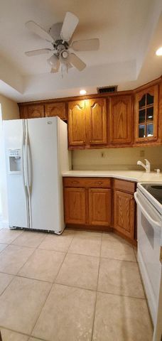 3040 NE 16TH Avenue 303, Oakland Park, FL 33334