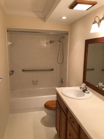 3040 NE 16TH Avenue 303, Oakland Park, FL 33334
