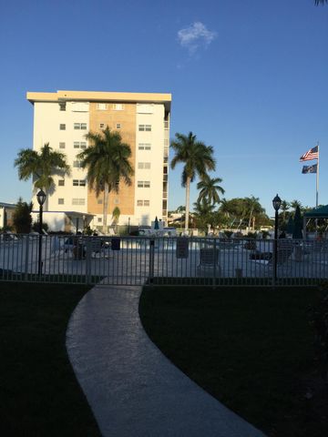 3040 NE 16TH Avenue 303, Oakland Park, FL 33334