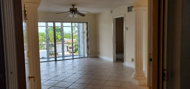 3040 NE 16TH Avenue 303, Oakland Park, FL 33334
