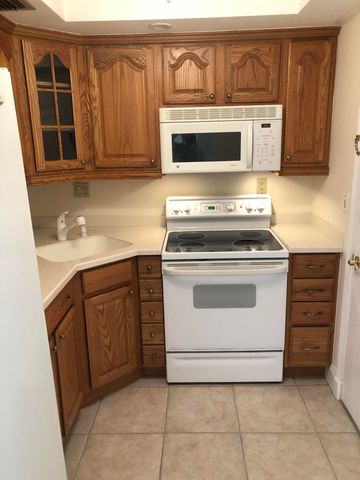 3040 NE 16TH Avenue 303, Oakland Park, FL 33334