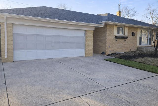 222 Broadmoor Avenue, Munster, IN 46321