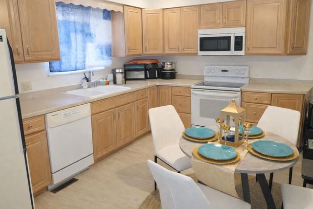 222 Broadmoor Avenue, Munster, IN 46321