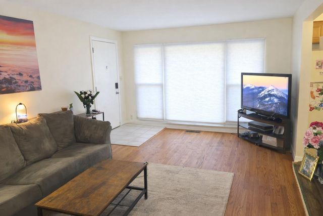 222 Broadmoor Avenue, Munster, IN 46321