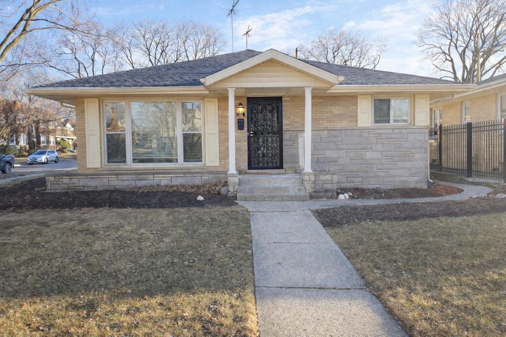 222 Broadmoor Avenue, Munster, IN 46321