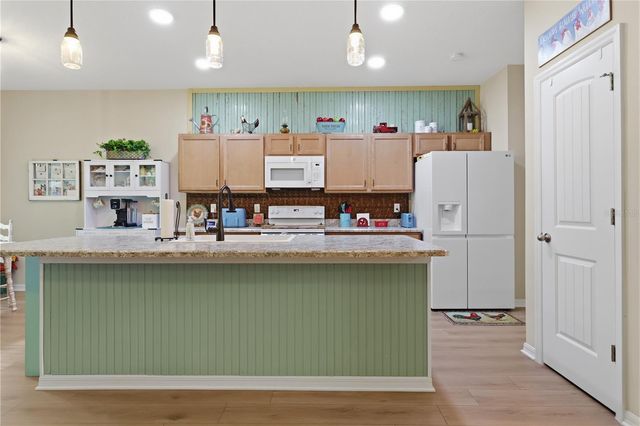 2200 N CLARA AVENUE, Deland, FL 32720