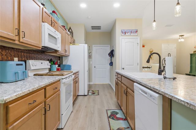 2200 N CLARA AVENUE, Deland, FL 32720