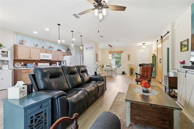 2200 N CLARA AVENUE, Deland, FL 32720