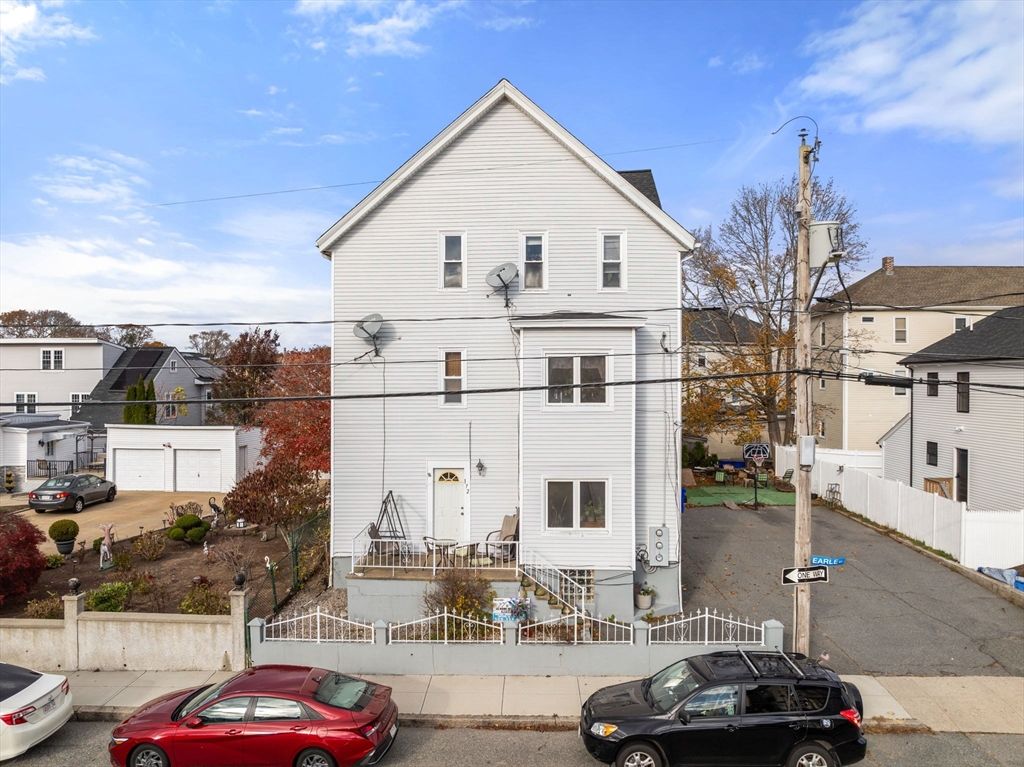 172 Earle St, Fall River, MA 02723