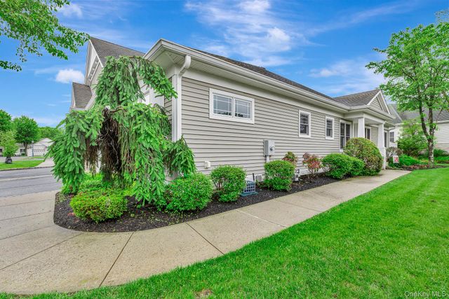 45 Oak Run, Stony Brook, NY 11790