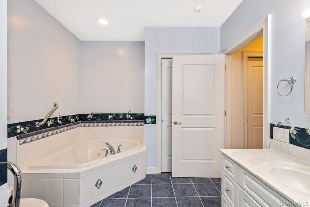 45 Oak Run, Stony Brook, NY 11790