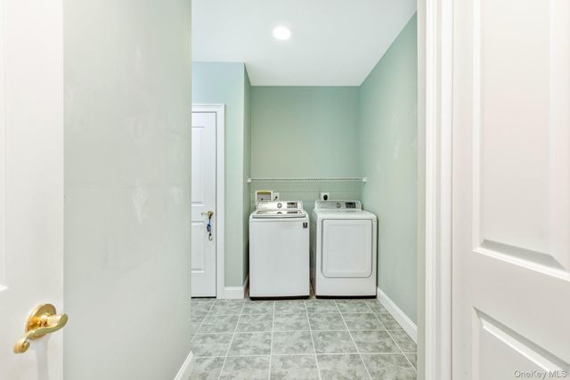 45 Oak Run, Stony Brook, NY 11790