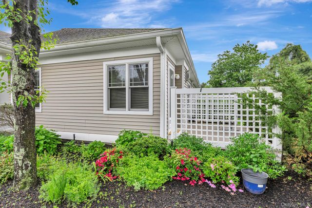 45 Oak Run, Stony Brook, NY 11790