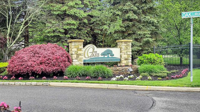 45 Oak Run, Stony Brook, NY 11790