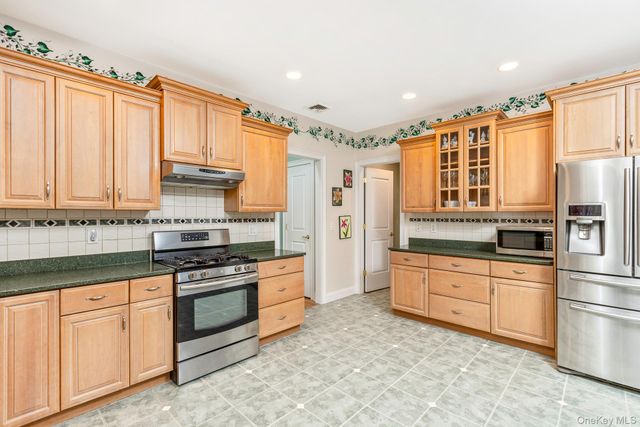 45 Oak Run, Stony Brook, NY 11790