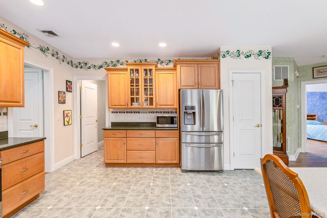 45 Oak Run, Stony Brook, NY 11790