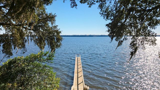 997 DRAKE ACRES Road, Quincy, FL 32351