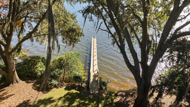 997 DRAKE ACRES Road, Quincy, FL 32351