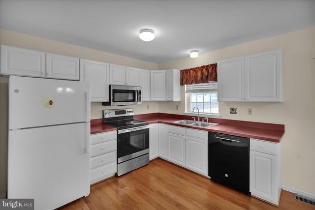 1111 HAMPDEN DR, Strasburg, PA 17579