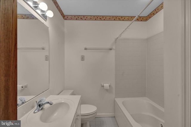 1111 HAMPDEN DR, Strasburg, PA 17579