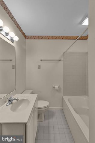 1111 HAMPDEN DR, Strasburg, PA 17579