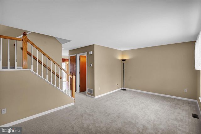 1111 HAMPDEN DR, Strasburg, PA 17579