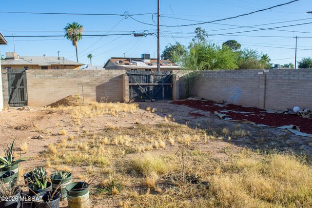 2610 E Cochise Vista, Tucson, AZ 85713