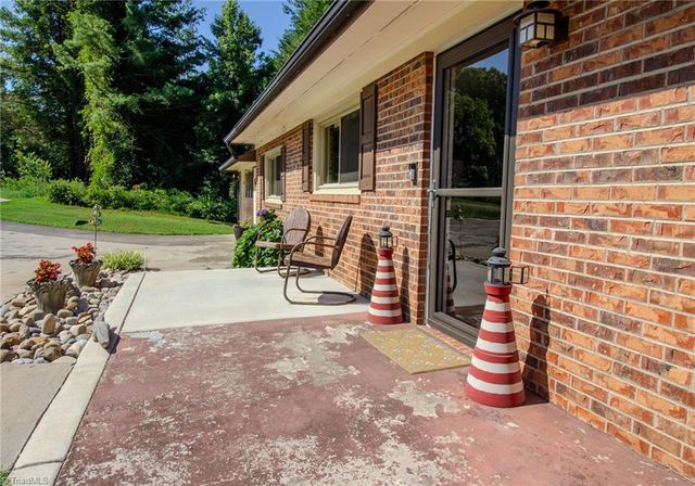 5736 Davis Road, Walkertown, NC 27051