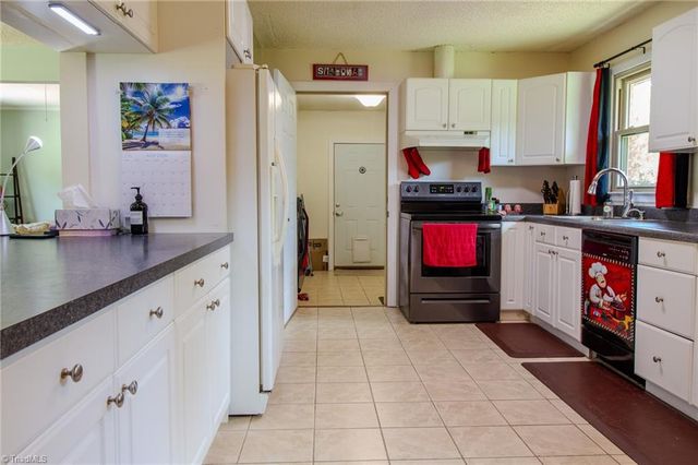 5736 Davis Road, Walkertown, NC 27051