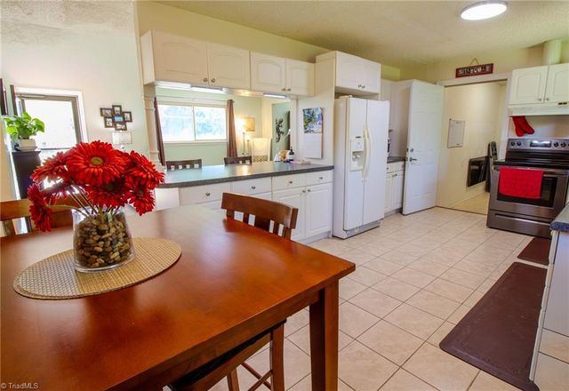 5736 Davis Road, Walkertown, NC 27051